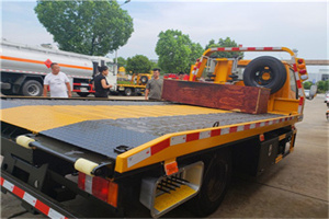 黄山区附近拖车电话号码服务